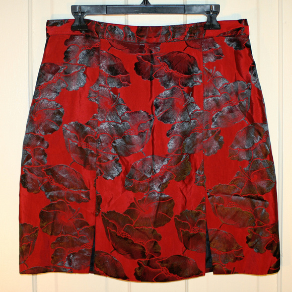 Newport News Dresses & Skirts - Gorgeous poppies poppy print red floral skirt